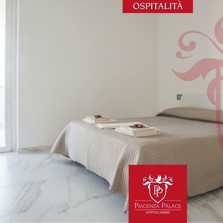 Affittacamere Piacenza Palace Ngoại thất bức ảnh