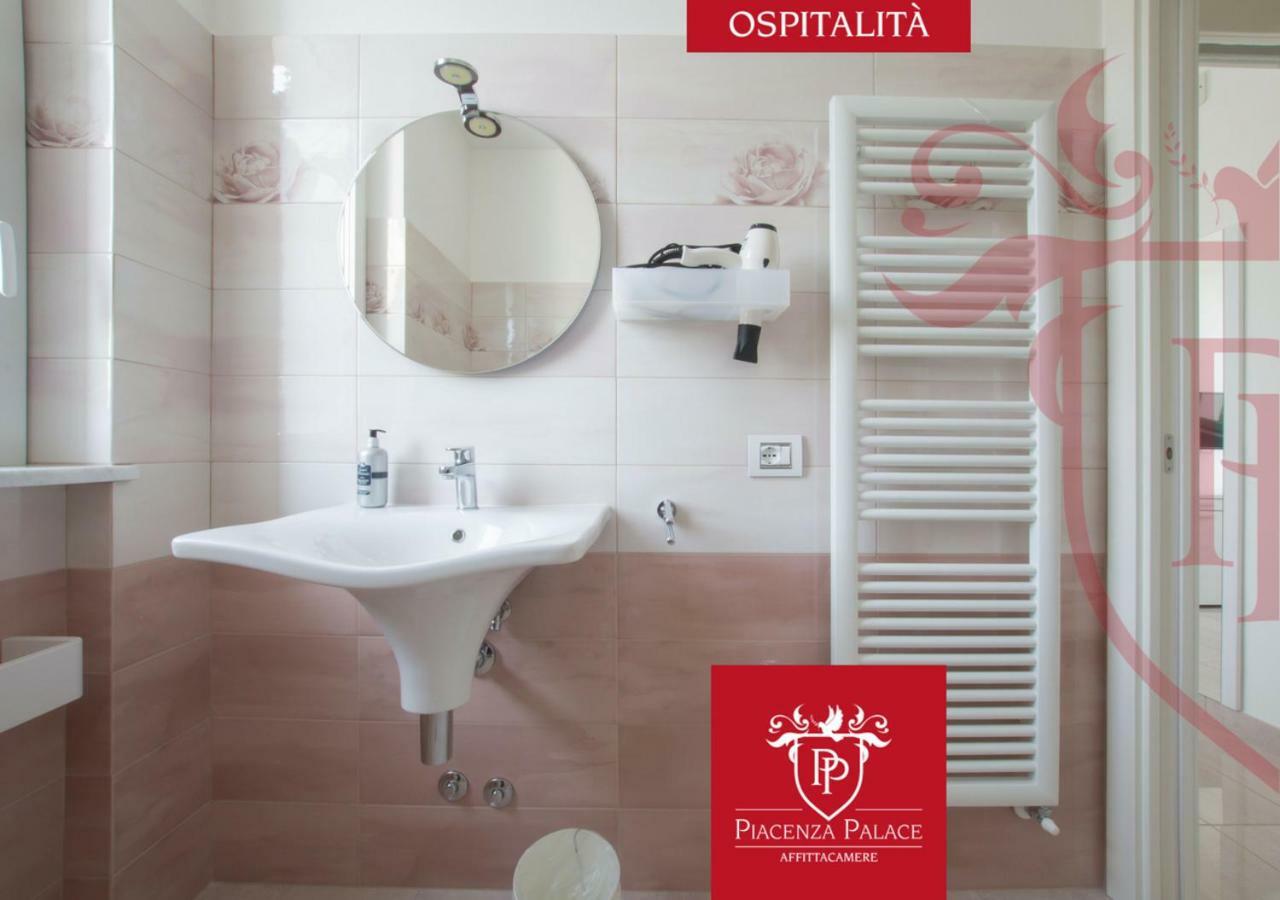 Affittacamere Piacenza Palace Ngoại thất bức ảnh