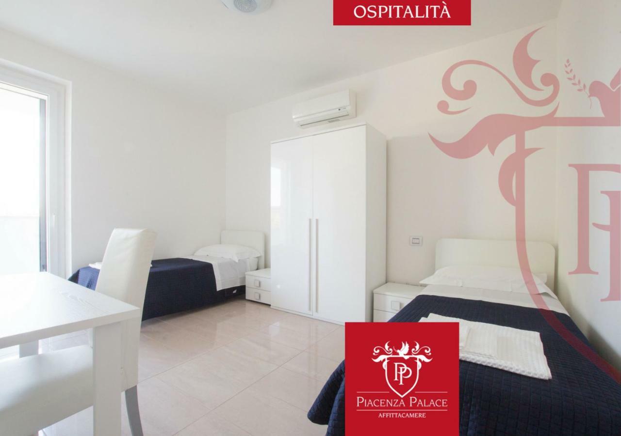 Affittacamere Piacenza Palace Ngoại thất bức ảnh